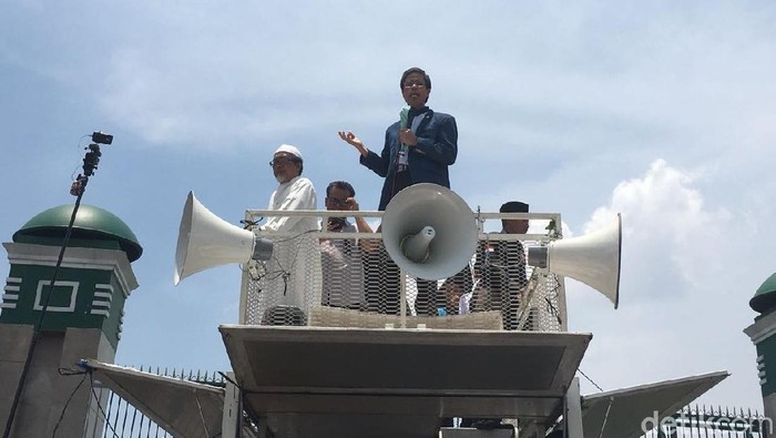 Anggota F-PAN Temui Pendemo, Suarakan Tolak Perppu Ormas