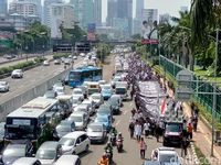 Aksi di Depan DPR, Orator: Talak 3 Bagi Parpol Dukung Perppu Ormas