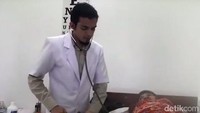 Gamal adalah lulusan Fakultas Kedokteran Universitas Brawijaya, Malang, Jawa Timur.