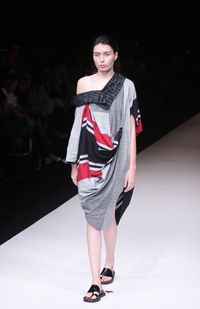 Duka Luruh Lulu Latfi Labibi Lahirkan Koleksi Busana Lurik Kontemporer