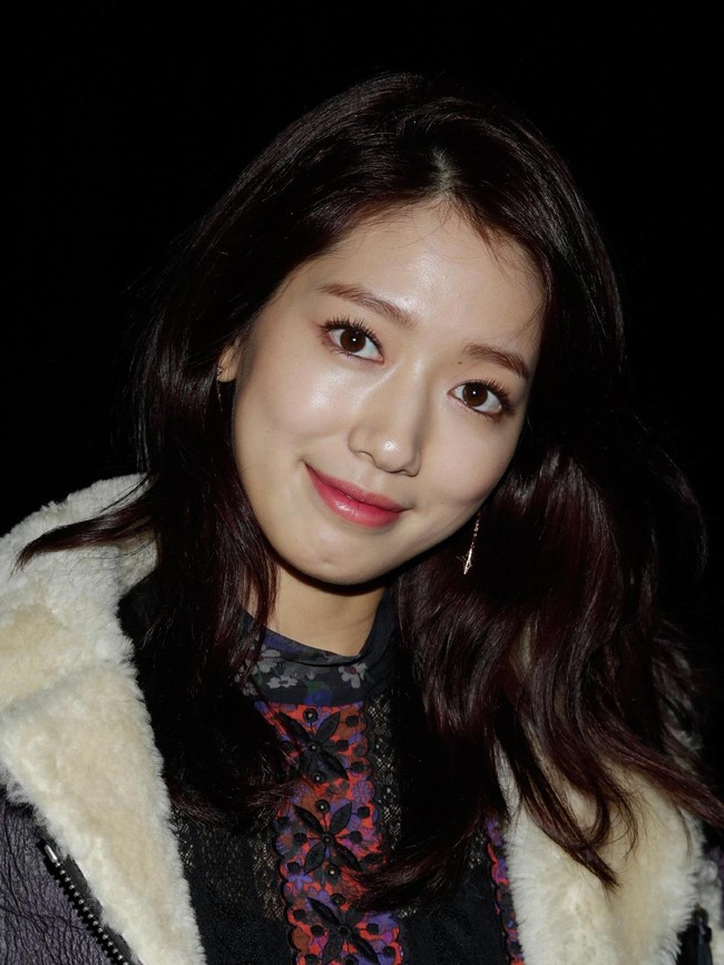 Aktris Park Shin Hye memiliki kulit sehat berkilau. Foto: Getty Images