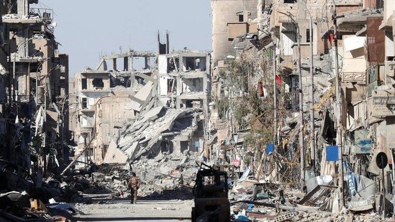 Rusia: Koalisi AS Bombardir Raqqa Hingga Rata dengan Tanah Rusia: Koalisi AS Bombardir Raqqa Hingga Rata dengan Tanah