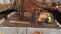 Sebaliknya, pada bagian empat, yakni dari halte Transjakarta GOR Sumantri hingga flyover Casablanca baru terlihat satu tiang LRT yang berdiri.