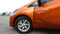 Note e-Power memiliki daya 80 kW dengan dukungan baterai Lithium-ion berdaya 1,5 kWh. Dengan bantuan mesin yang berkode HR12DE yang berfungsi untuk mengisi ulang baterai, mobil tersebut dinilai sangat hemat.