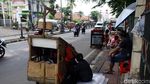 Pedagang Buah Kuasai Trotoar di Jalan Raya Bogor