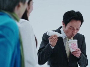 Makan Mie Lebih Seru dengan Garpu Pemindah Suara Seruput Ini