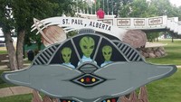 Sejumlah dekorasi bertema alien pun dipasang. Wisatawan yang hadir bebas foto-foto di sini (lady_katka/Instagram)