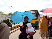 Aksi para akhwat di depan Gedung DPR/MPR menolak Perppu Ormas (Foto: Zunita Amalia/detikcom)