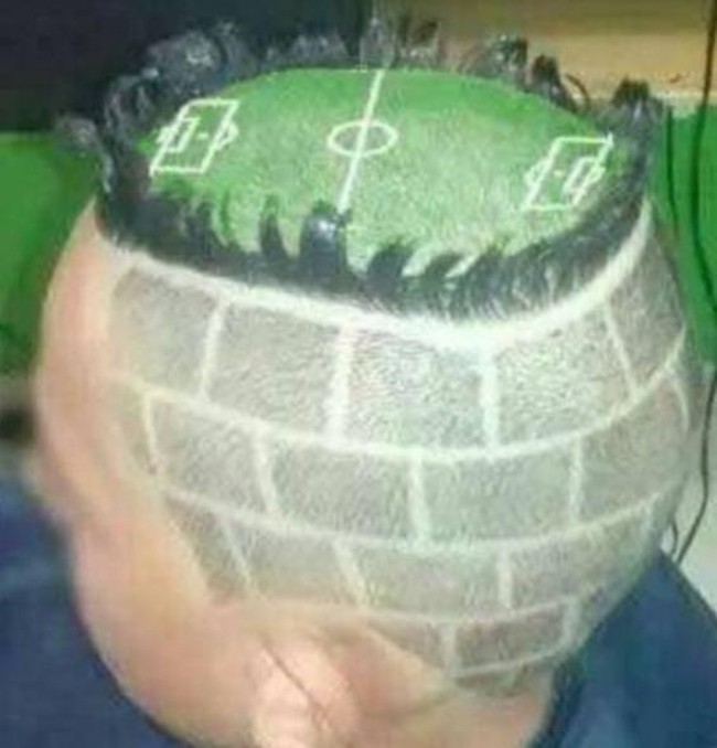 Anda yang tergila-gila dengan sepak bola mungkin bisa mencontek gaya rambut ala lapangan bola ini. Foto: ist