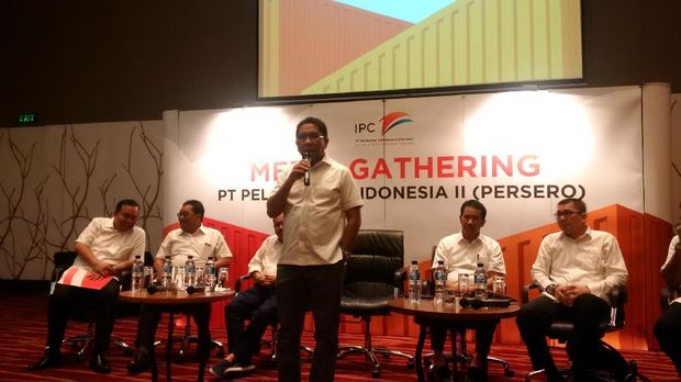  Direktur Utama PT Pelindo II Elvyn G Masassya