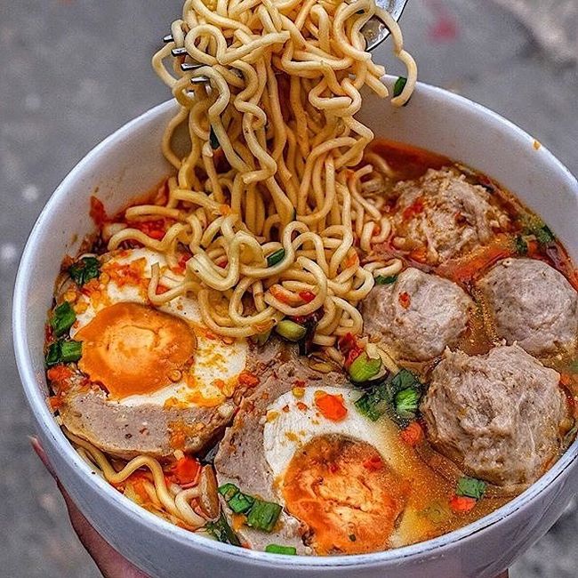 Nyamm Enaknya Bakso  Isi Telur Asin Bisa Dicicip 4 Tempat Ini