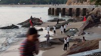 Sesi foto prewedding kebanyakan dilakukan di pantai dnegan latar gedung-gedung pencakar langit di Kota Xiamen. Tertarik foto-foto prewedding di sini? (Elvan/detikTravel)