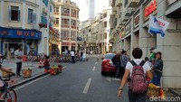Zhongshan Road terletak di tepi laut. berseberangan dengan Pulau Gulangyu yang juga jadi destinasi wisata yang ramai di China (Elvan/detikTravel)