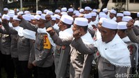 Mereka diminta untuk mengimbau massa agar tertib hingga aksi ini selesai.