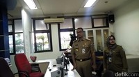 Anies menyebut dalam sidaknya cukup terkesan dengan inisiatif lurah dalam menjalankan program. Ia mengaku terkesan dengan bank sampah yang dibangun swadaya oleh lurah.