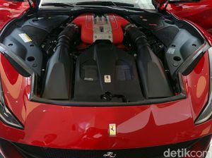 Mesin V8 Ferrari Jadi Mesin Terbaik 2018