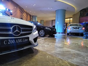 Mobil Mewah Ini Ternyata Jago Ngebut!