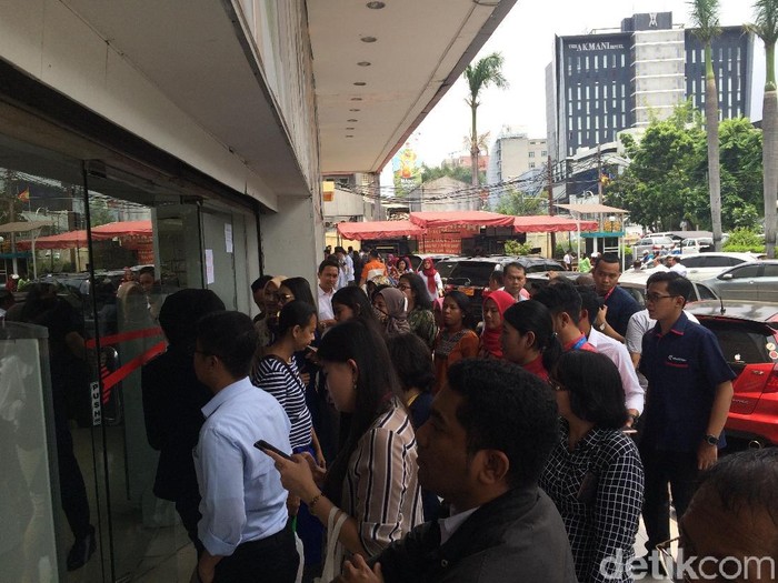 Pembeli Terus Datangi Lotus Thamrin yang Tutup Akhir Bulan Ini