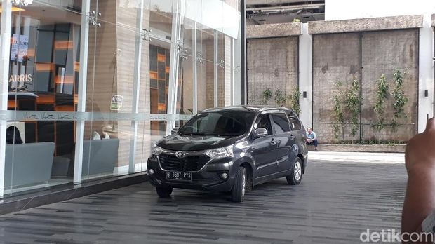 Menhub Budi Karya Sumadi naik taksi online