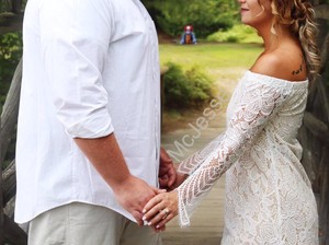 Cerita Sebenarnya di Balik Penampakan Seram di Foto Pre-wedding yang Viral