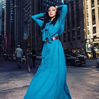  Begini aksi Tata saat pemotretan di Manhattan, New York City.  Foto: Instagram/Tata Cahyani