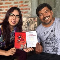 Jika tidak makeup dengan bulu mata yang cetar, biasanya Soimah menggunakan kacamata.  Foto: dok. Instagram