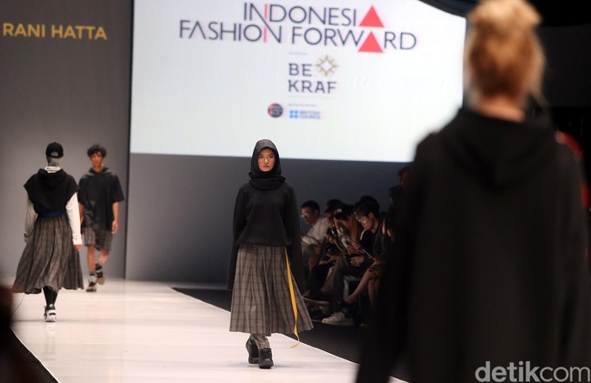 Koleksi Detention Rani Hatta di Jakarta Fashion Week 2018. Foto: Rengga Sancaya/Detikcom