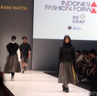 Koleksi Detention Rani Hatta di Jakarta Fashion Week 2018. Foto: Rengga Sancaya/Detikcom