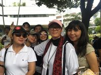 Aksi Wanita Pengemudi Taksi Online Ikut Demo Tolak Aturan Baru
