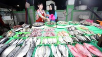 Biasanya, para pedagang ikan di kawasan itu mulai beroperasi pada malam hari sekitar pukul 21.00 WIB.