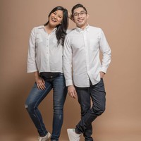 Jelang melahirkan, Zivanna Letisha pamer foto kehamilan bersama sang suami Haries Argareza Harahap. Zizi tampil casual namun tetap cantik dengan padanan busana kemeja putih dan jeans. Foto: Instagram