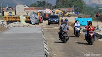 Direktur Utama PT Citra Marga Lintas Jabar Bagus Medi Suarso (CMLJ) mengatakan, awal November sudah ada PHO (Provisianal Hand Over) atau serah terima sementara.