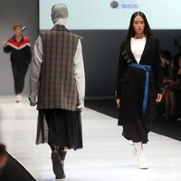Koleksi Detention Rani Hatta di Jakarta Fashion Week 2018. Foto: Rengga Sancaya/Detikcom