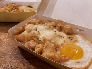 Salt Inc: Yummy! Nasi Ayam Telur Asin dengan Lelehan Mozzarella
