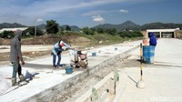 Kontruksi jalan Tol Soroja sudah selesai, tinggal melengkapi rambu-rambu dan marka jalan yang saat ini sedang dikerjakan.