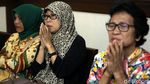 Foto: Tangis Bahagia Warga Bukit Duri di PN Jakpus