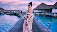 Lihat saja penampilannya saat sedang berlibur di Maldives ini. Megah banget kan? (@ec24m/Instagram)