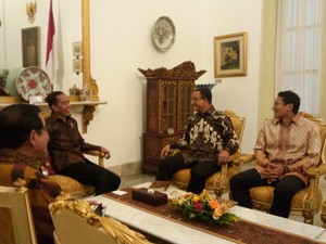 Jokowi Bertemu Anies-Sandi Sambil Ngeteh