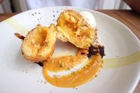 Uniknya Donat dan Croissant dengan Isian Telur Asin