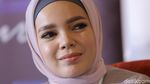 Senyuman Dewi Sandra Dijamin Bikin Hati Adem
