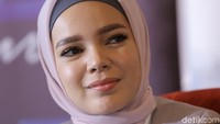 Setuju ya kalau Dewi Sandra semakin cantik saja. Foto: Dewi Sandra (Palevi/detikHOT)