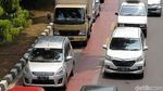 Perlintasan KA Ditutup, Lalin Jalan Angkasa Kemayoran Macet