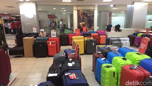 Barang yang tersisa di lantai 2 Lotus Thamrin