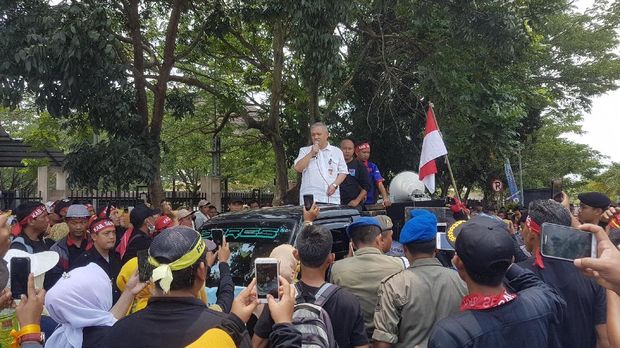 Digaji Rp 300 Ribu per Bulan, Honorer Geruduk Pendopo Banten