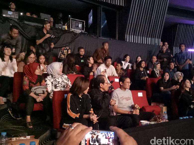 Sandiaga dan Agus Yudhoyono Nonton Bareng Konser Ari Lasso Sandiaga dan Agus Yudhoyono Nonton Bareng Konser Ari Lasso