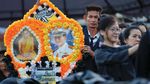 Foto: Warga Thailand Setia Menanti Kremasi Sang Raja