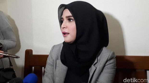 Sidang Cerai Enji dan Rosmanizar Ditunda Dua Minggu ke Depan