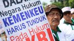 Kakek-kakek Demo Tuntut Pembayaran Pensiun