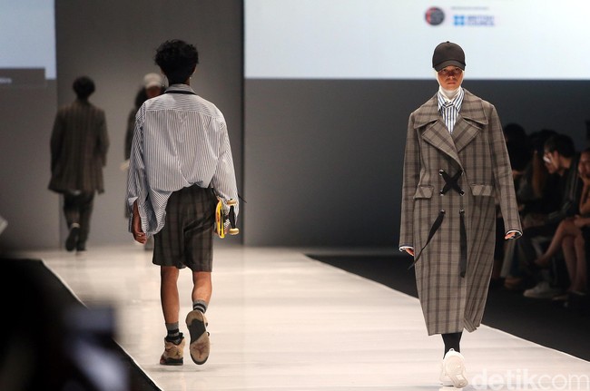 Koleksi Detention Rani Hatta di Jakarta Fashion Week 2018. Foto: Rengga Sancaya/Detikcom