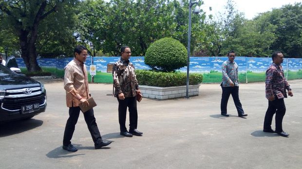 Anies dan Sandiaga tiba di Istana Negara untuk bertemu Jokowi